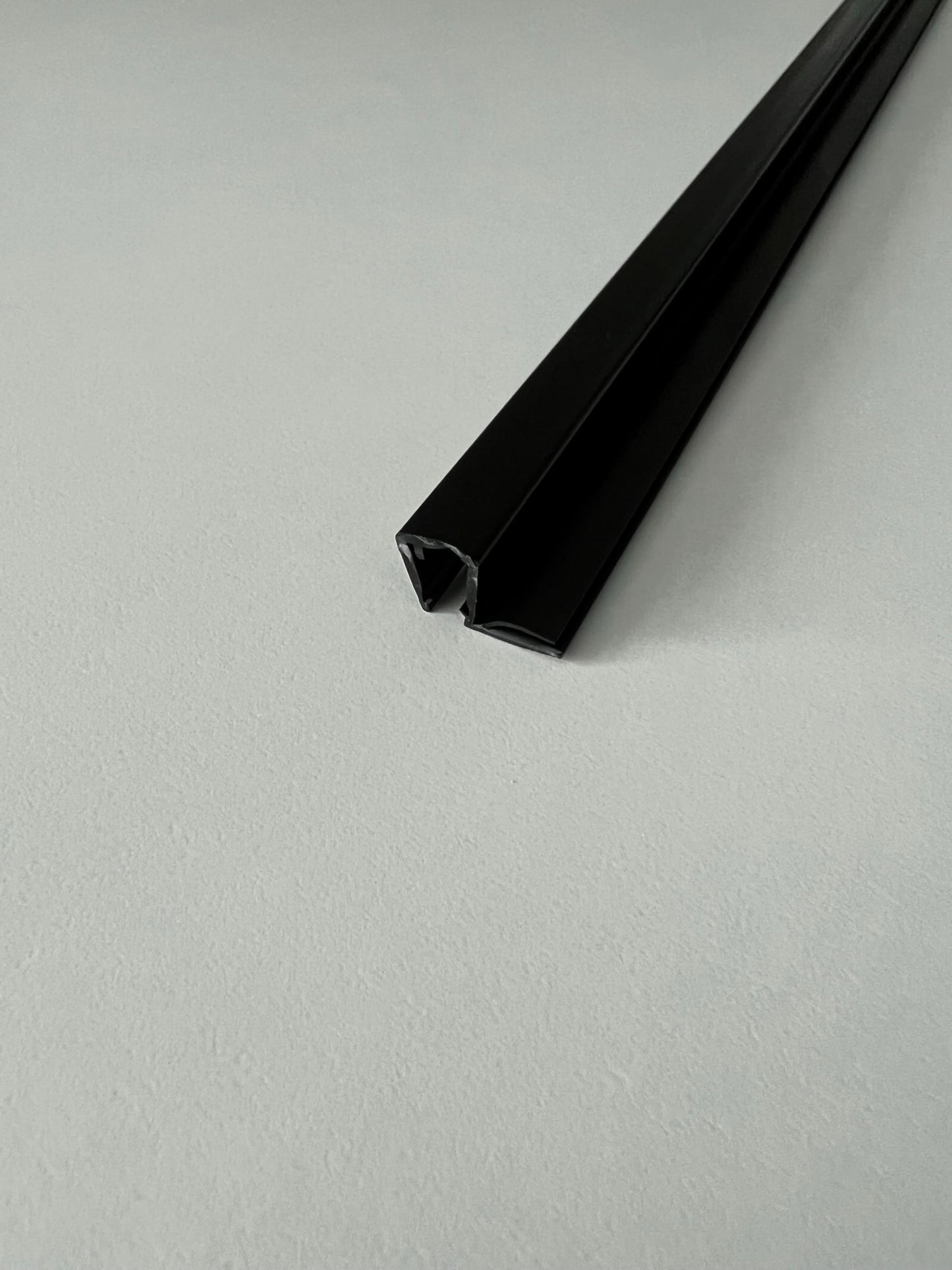 schwarze Tür-Anschlagdichtung Glas-Glas 90°, Art.Nr. 5050-B