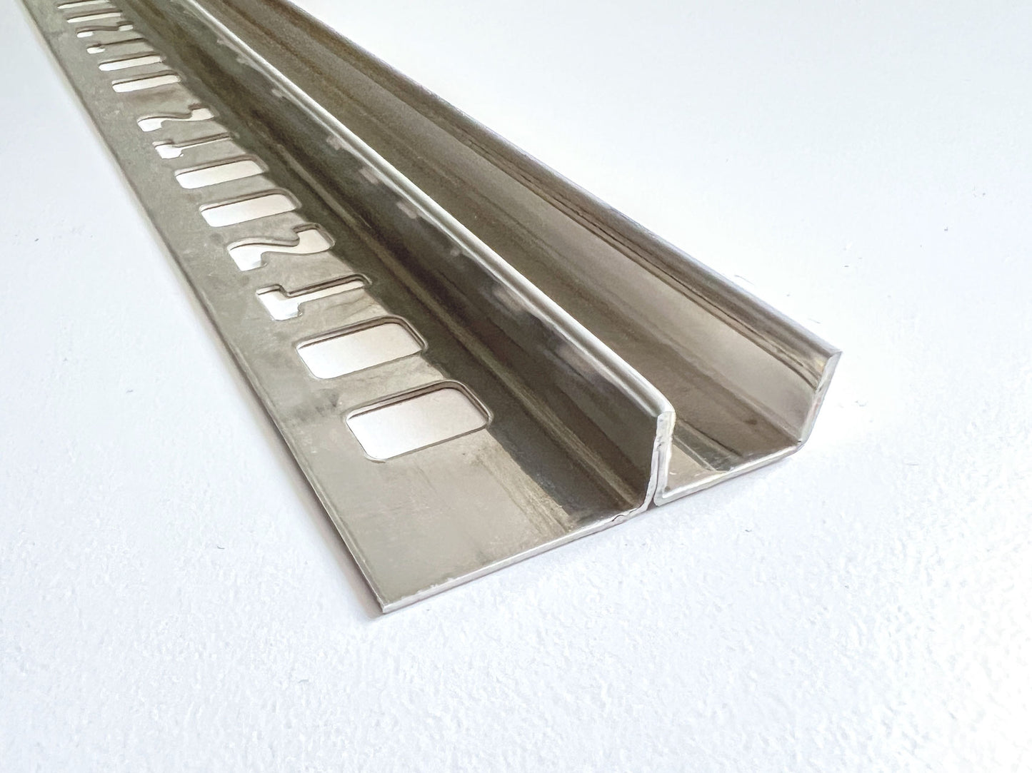 Fliesen-U-Winkelprofil "Slimline"; Edelstahl matt geschliffen K220 (gebürstet); Art.Nr. U-E-K220