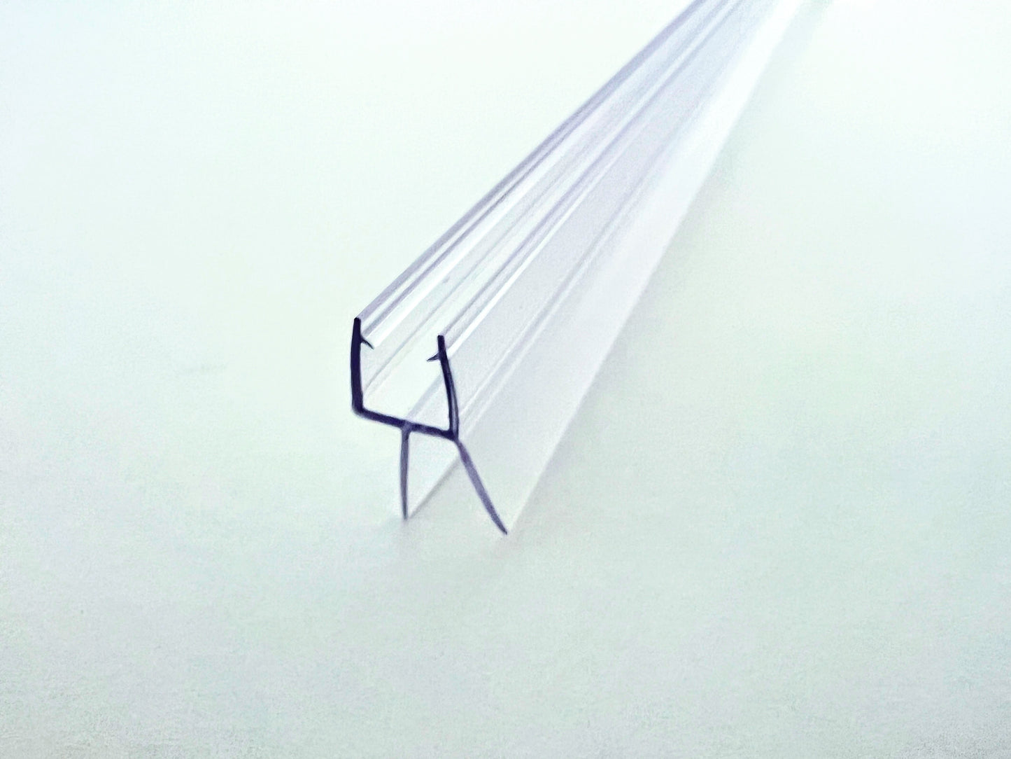 Schleiflippendichtung mit Wasserabweiser u. Schleiflippe unten, für Lücken von 12 - 24 mm, Art.Nr. 009A2