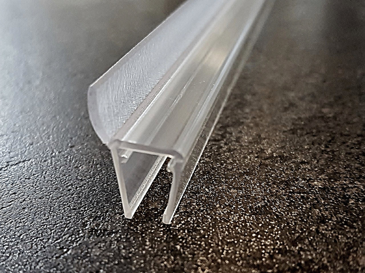 Lippendichtung 135° für Scharnierseite der Fünfeckdusche (Spaltdichtung), für Lücken von 5 - 7 mm, Art.Nr. 5071