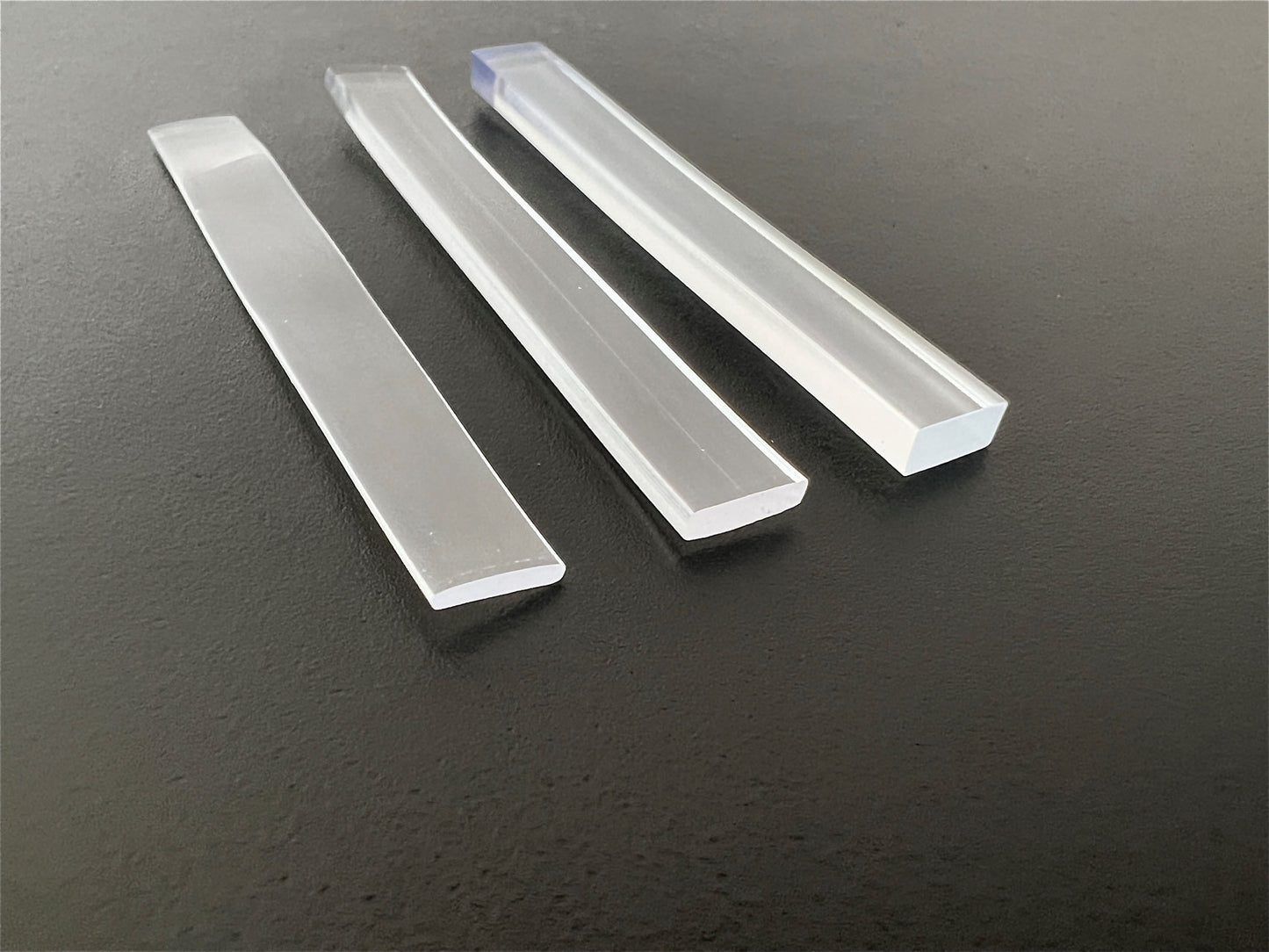 transparente Unterlagen für rahmenlose Glasduschen