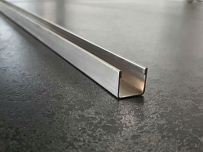 Edelstahl-U-Wandprofil zur innenseitigen Silikonverklebung, Höhe 15 mm, Art.Nr. UB15